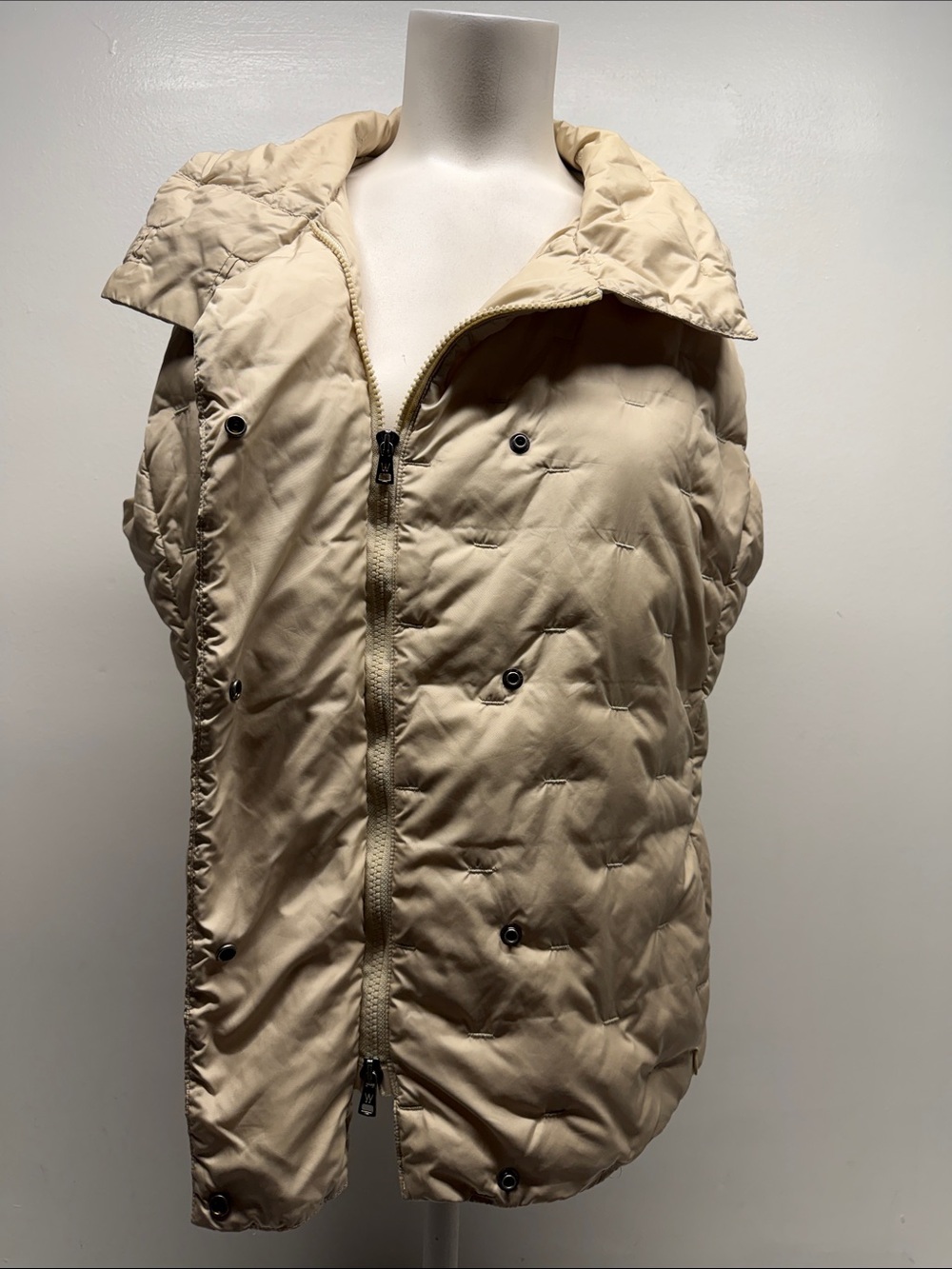 Weekend MaxMara Vest Sleeveless Jacket Puffer Quilted Zip Snap Tan Beige Size 10 - Picture 6 of 10